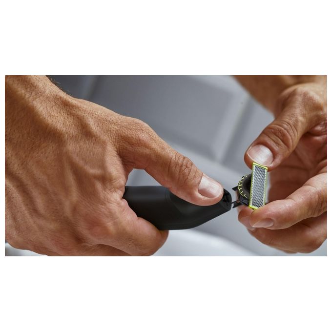 Philips QP6542-15 OneBlade Pro 360 Regolabarba e Rifinitore Viso e Corpo 14 Lunghezze Wet and Dry autonomia 90 min colore Nero
