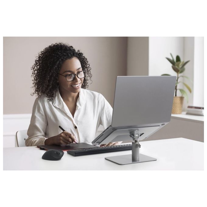 Kensington K50424WW Supporto Universale per Laptop Altezza Regolabile 151-200 mm Inclinazione 0-45° Materiale Acciaio Alluminio Silicone colore Argento