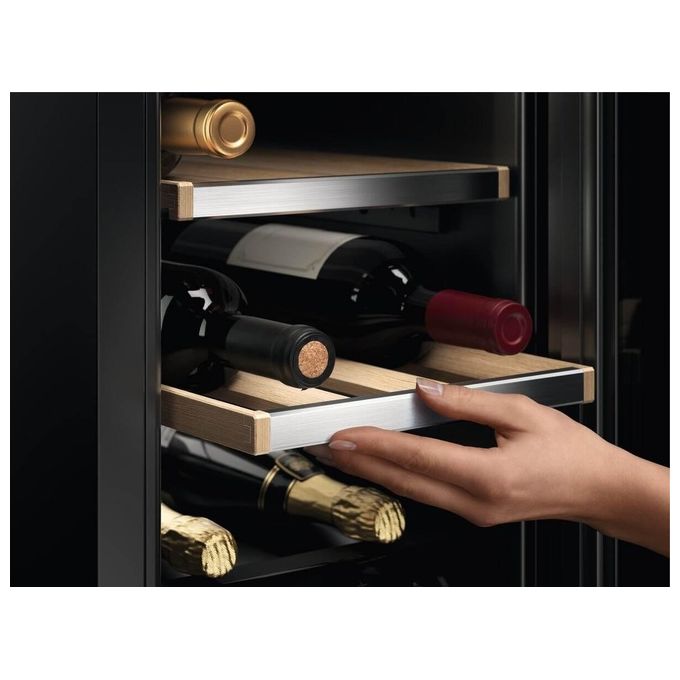 Electrolux EWUS018B7B Serie 700 Cantina Vino da Incasso 18 Bottiglie 56 L Classe G Touch LED 38 dB colore Nero