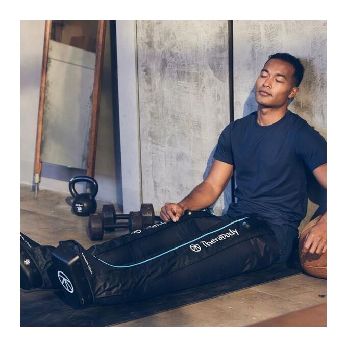 Therabody JETBOOTS RecoveryAir Stivali Massaggio a Compressione Wireless con Bluetooth TruGrade FastFlush 240 min batteria inclusi custodia e caricabatterie colore Nero