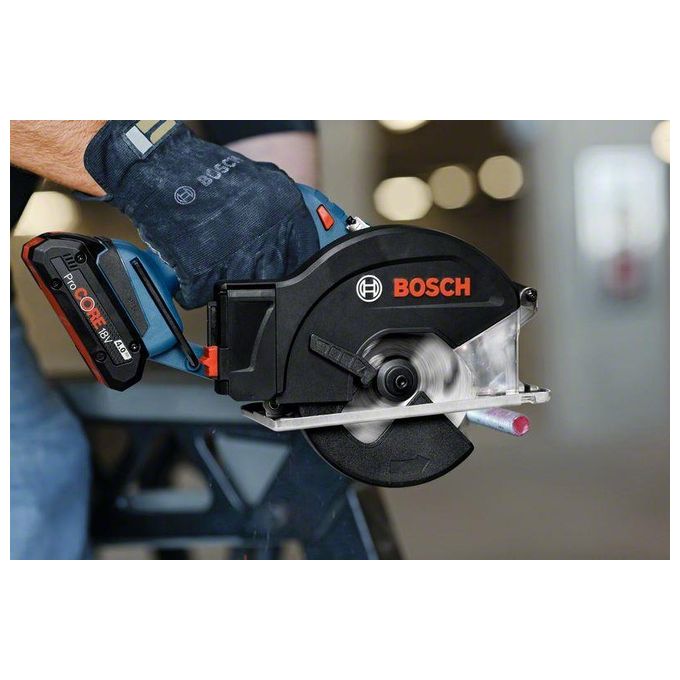 Bosch 06016B8001 GKM 18V-50 Professional Sega circolare a batteria per metallo 18V motore brushless diametro lama 136 mm profondita' di taglio 50 mm colore Blu-Nero