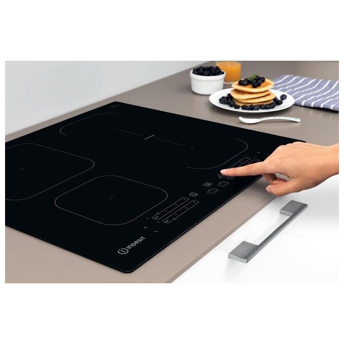Indesit IB65B60NE Piano cottura a induzione 60 cm 4 zone DualZone PushandGo colore Nero