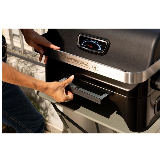 Campingaz 2177560 Attitude 2GO Electric Barbecue da Tavolo Elettrico 2200W griglia 1200cm² coperchio termometro colore Nero