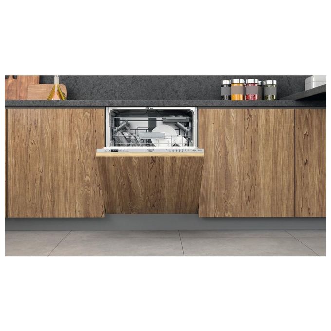 Hotpoint HI 5020 WC Lavastoviglie Incasso 14 coperti Classe E 46 dB ActiveDry Motore Inverter (82x59.8x55.5 cm) colore Argento