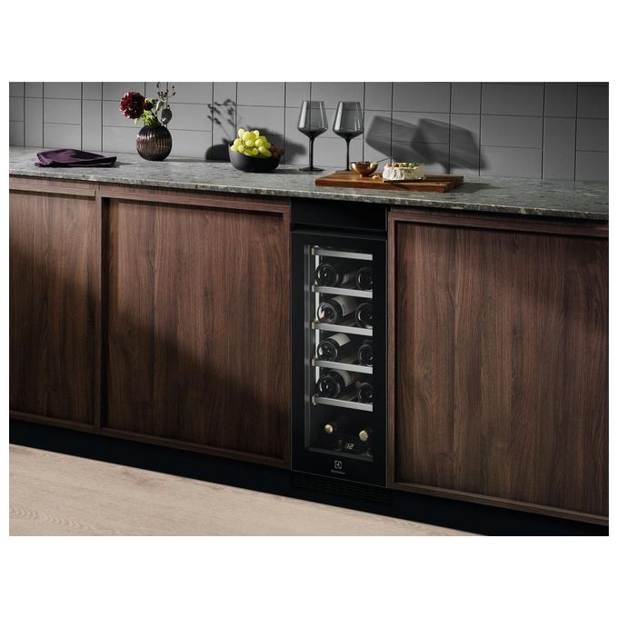 Electrolux EWUS018B7B Serie 700 Cantina Vino da Incasso 18 Bottiglie 56 L Classe G Touch LED 38 dB colore Nero
