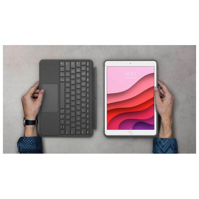 Logitech 920-009626 Combo Touch Custodia con Tastiera Retroilluminata Trackpad Smart Connector per iPad 7a 8a 9a gen Layout QWERTY Italiano colore Grafite