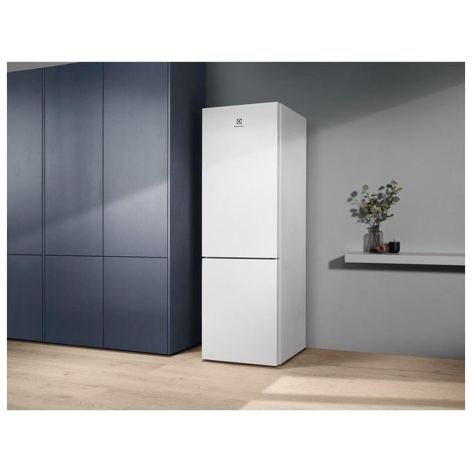 Electrolux LNT5ME32W1 Serie 600 Frigorifero Combinato 330 L 186 cm Classe E 38 dB TwinTech Total No Frost colore Bianco