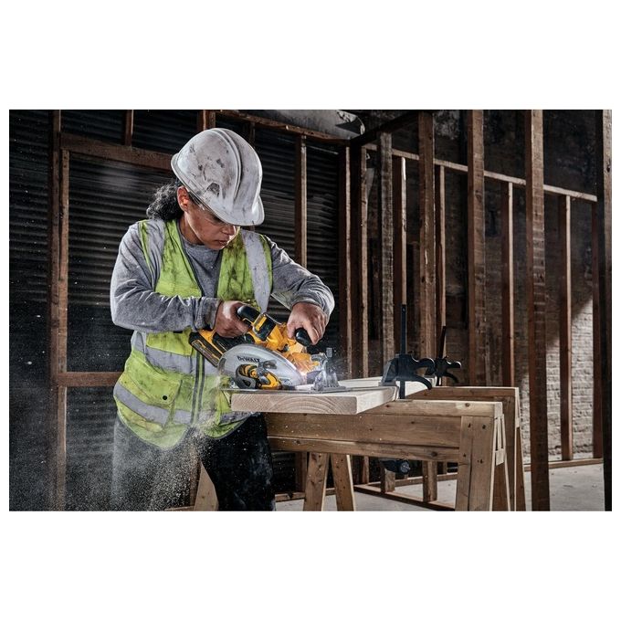 DEWALT DCS573NT-XJ Sega Circolare a Batteria 18V Brushless Diametro Lama 190 mm Profondita' di Taglio 67 mm Inclinazione 57° Luce LED Freno Elettronico colore Giallo-Nero