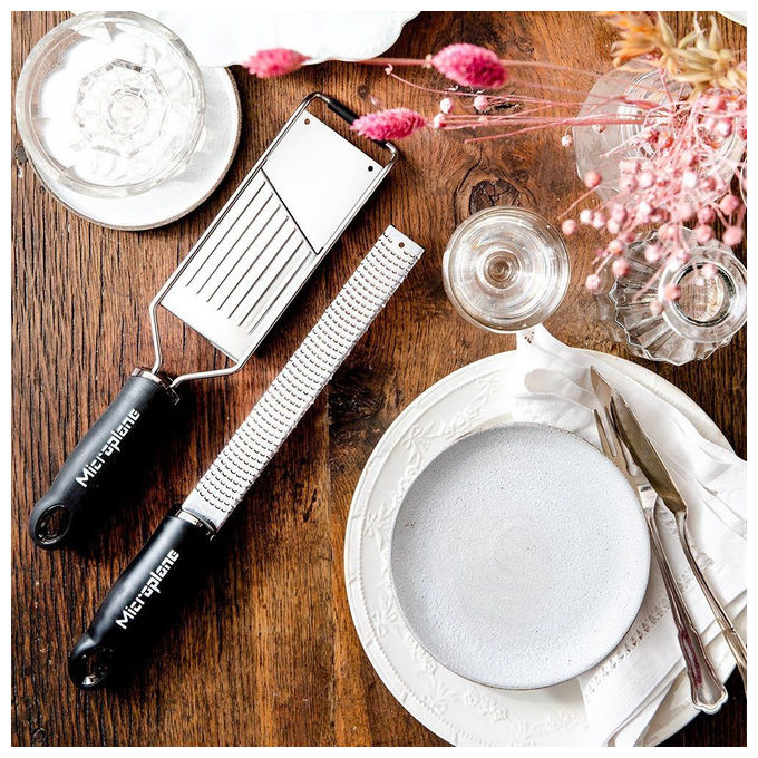Microplane 36179 Gourmet Set Grattugia con Guanto Protettivo Acciaio Inossidabile colore Nero