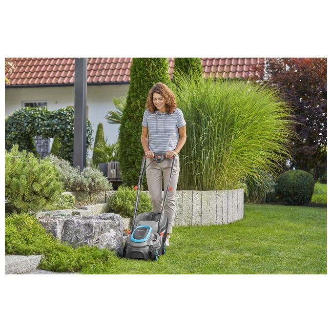 Gardena 14632-20 PowerMax Rasaerba a Batteria Larghezza Taglio 32 cm Capacita' 30 l Motore Brushless 18V P4A Batteria Inclusa colore Blu Grigio