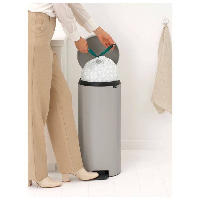 Brabantia 254949 NewIcon Contenitore dell'acqua 30 L con coperchio a pedale e chiusura ammortizzata colore Grigio