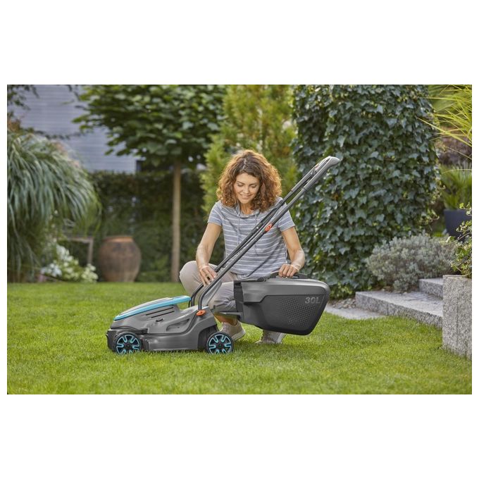 Gardena 14632-20 PowerMax Rasaerba a Batteria Larghezza Taglio 32 cm Capacita' 30 l Motore Brushless 18V P4A Batteria Inclusa colore Blu Grigio