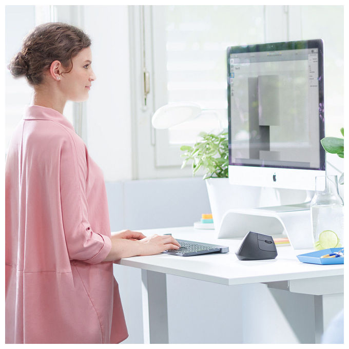 Logitech MX Vertical Mouse Ergonomico Avanzato Cablato e Wireless per un Minore Sforzo Muscolare