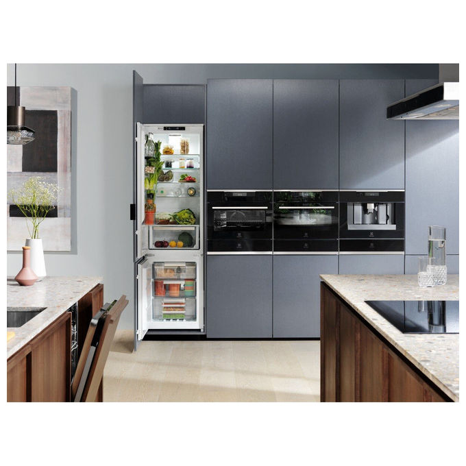 Electrolux KECB7310L Serie 900 Lavastoviglie da Incasso 14 coperti Classe D 44 dB AirDry ComfortLift Motore Inverter (82x60x55 cm) colore Nero