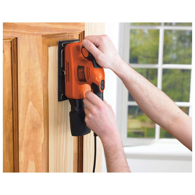 BLACK+DECKER Levigatrice orbitale 240W velocita' variabile con aspirazione polvere