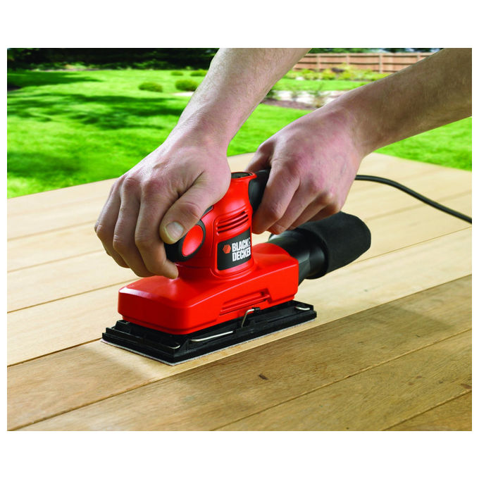 BLACK+DECKER Levigatrice orbitale 240W velocita' variabile con aspirazione polvere