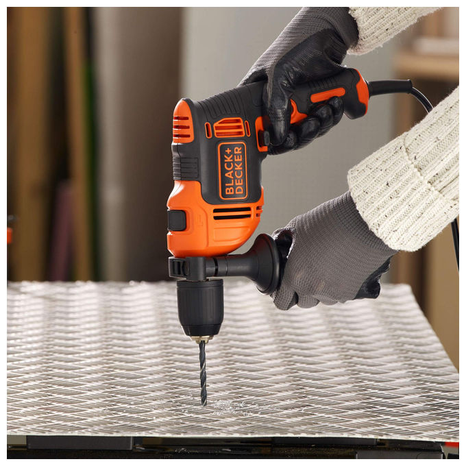Black+Decker Trapano Percussione 2 Velocita' Meccaniche 710W Mandrino Autoserrante con Valigetta e Accessori