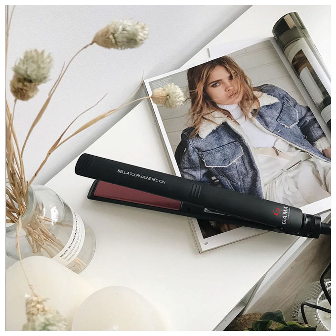 Ga.ma GI0212 Bella Tourmaline Red Ion Piastra per Capelli 230°C Tormalina Ioni 45 W cavo girevole 360° colore Nero