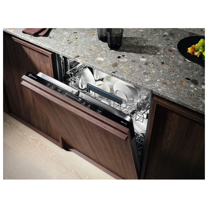 Electrolux EES47325L Serie 600 Lavastoviglie Integrata Totale 13 coperti Classe D 44 dB AirDry SatelliteClean Motore Inverter (82x60x55 cm) colore Nero