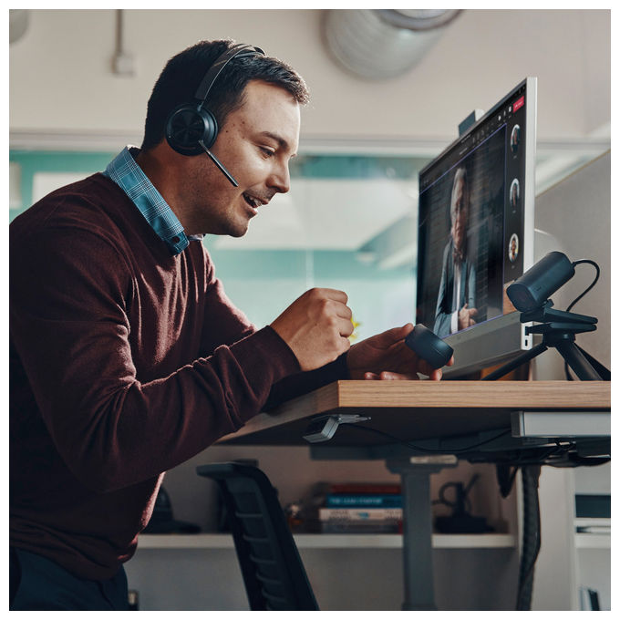 Poly Voyager Focus 2 Cuffie Bluetooth con adattatore USB-C-A