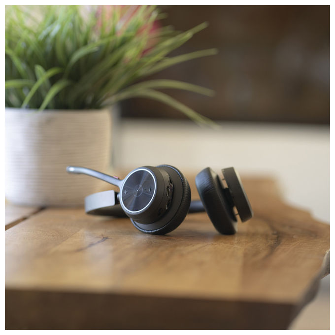 Poly, Cuffie Voyager 4320, USB-C, Bluetooth, Con Dongle BT700 e Supporto di Ricarica