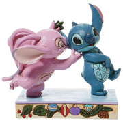 Disney Traditions 6008980 Jim Shore Disney Traditions Statuetta Angel e Stitch Sotto il Vischio Resina 15 cm