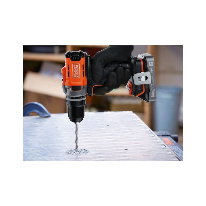 BLACK+DECKER, Trapano Avvitatore a Batteria 18V, 2Ah, BCD382D1XK-QW, Arancione