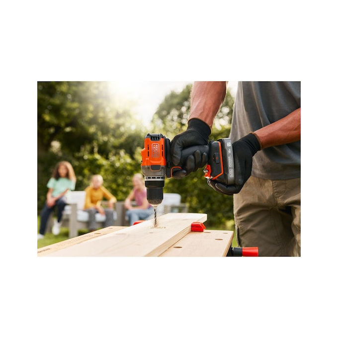 BLACK+DECKER, Trapano Avvitatore a Batteria 18V, 2Ah, BCD382D1XK-QW, Arancione