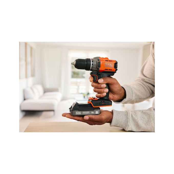 BLACK+DECKER, Trapano Avvitatore a Batteria 18V, 2Ah, BCD382D1XK-QW, Arancione