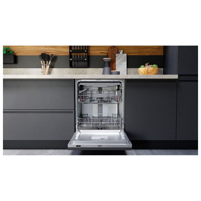 Hotpoint Ariston HA4IFC14BS Lavastoviglie da incasso 14 coperti Classe C 44 dB ActiveDry Motore Inverter (82x60x56 cm) colore Argento