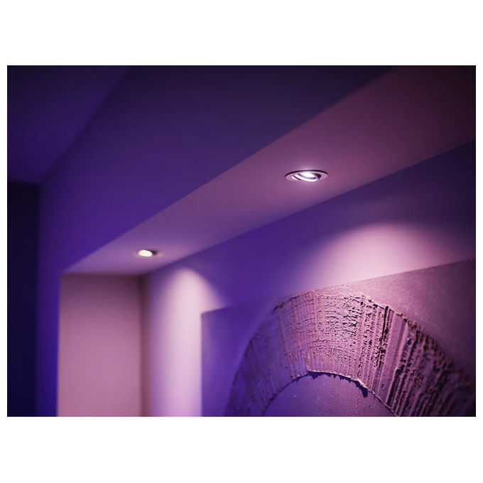 Philips Hue faretto connesso GU10, white and color ambiance, LED 4,2 W, 400 lm, Bluetooth e Zigbee, compatibile Alexa e Google Assistant