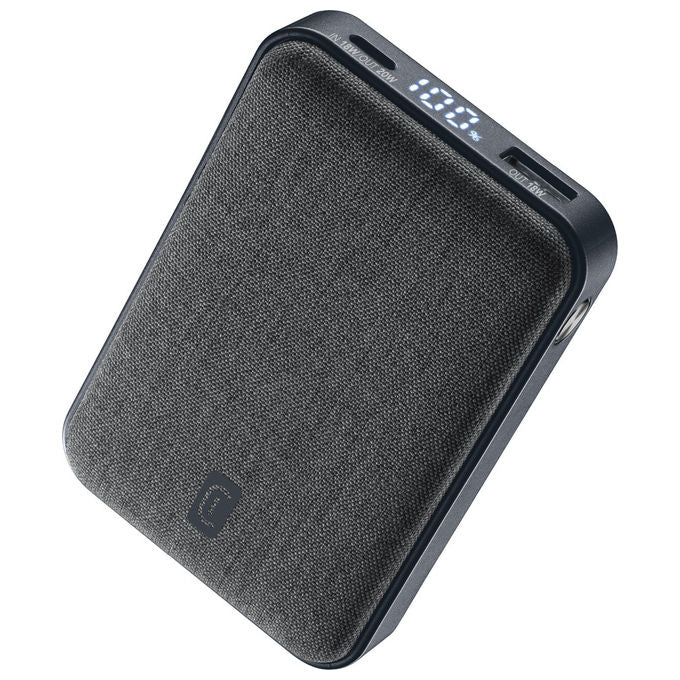 Cellularline power bank Glam 10000 mAh, ricarica rapida 20W, display LCD, 2 porte USB-C e 1 USB-A, finitura in tessuto, nero