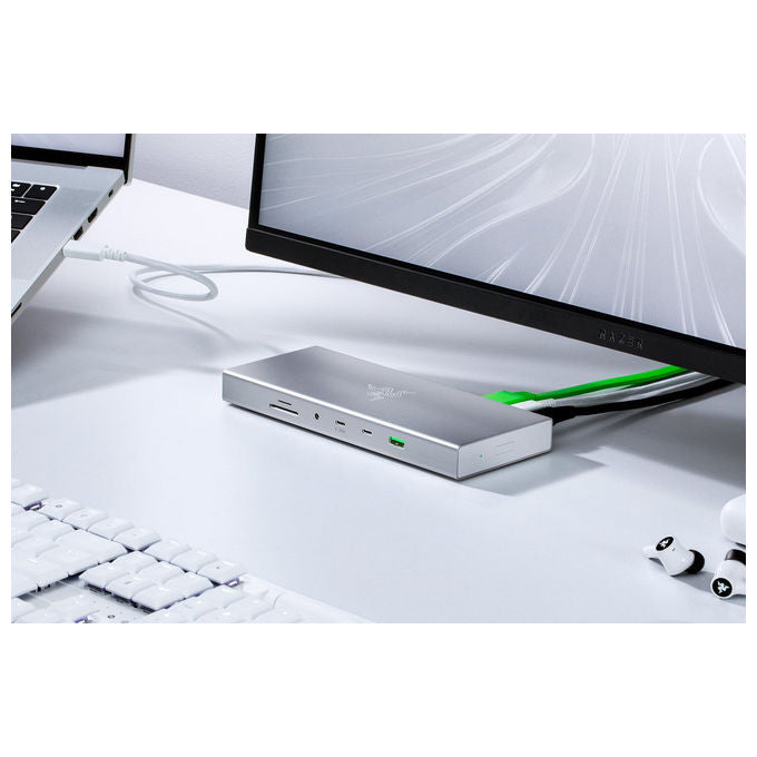 Razer RC21-02280200-R3EK USB4 Docking Station 14 porte USB-C 4K 120Hz Gigabit Ethernet 100W colore Argento