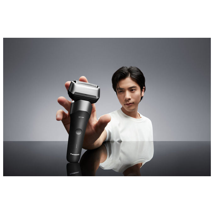 Panasonic ES-RM3FXK503 Serie 500 Rasoio elettrico WetandDry 3 lame autonomia 45 min ricarica USB-C colore Nero