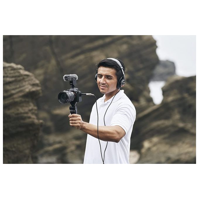 Sony ILCE7M4B.CEC Alpha 7 IV Fotocamera Mirrorless Full Frame 33 MP Autofocus in Tempo Reale 4K 60p Schermo Touch Orientabile Stabilizzazione a 5 Assi colore Nero
