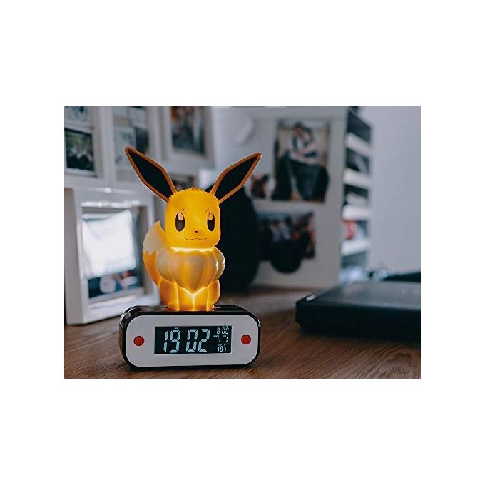 Teknofun 811370 Sveglia Lampada LED Pokemon Eevee Display LCD Digitale Ora Data Temperatura 18 cm