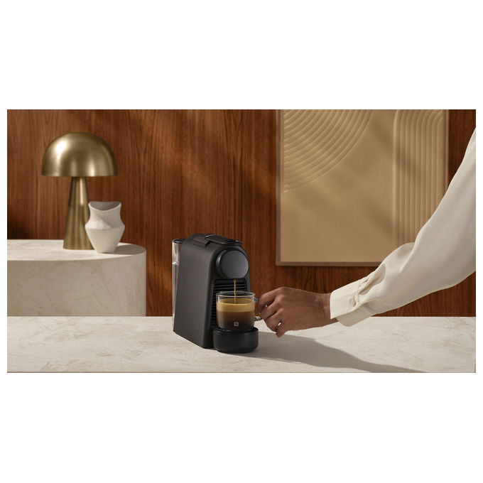 De'Longhi EN85.BKMT Essenza Mini Macchina da caffe' a Capsule Nespresso 0.6 L 19 bar 1310 W colore Nero Opaco