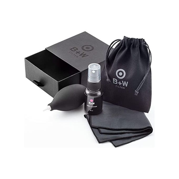 B+W 1104162 Travel Cleaning Set per Filtri e Obiettivi Kit di Pulizia Portatile con Panno in Microfibra Soffiante Liquido Pulente Custodia Colore Nero
