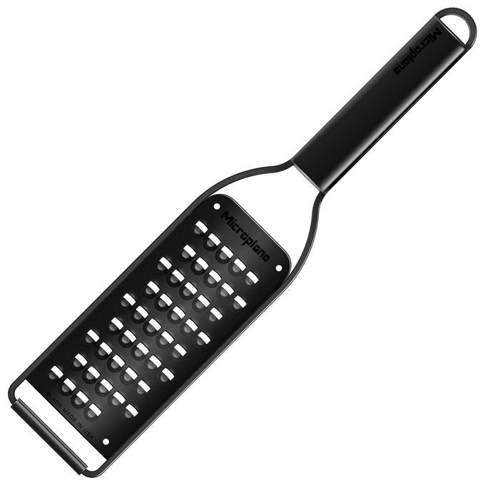 Microplane 43008 Black Sheep Grattugia Lama Ultra Spessa Acciaio Inossidabile Rivestimento PVD colore Nero