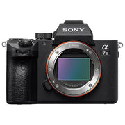 Sony A7 III Alpha 7 III Fotocamera Full Frame con Obiettivo 28-70 mm 24.2 MP Video 4K Autofocus 0.02s 10 fps Stabilizzazione 5 Assi Batteria NPFZ100 colore Nero