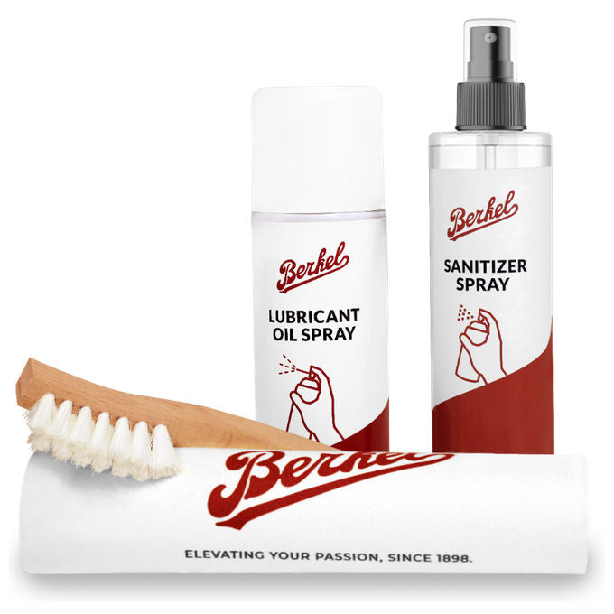 Berkel BKACCXMKDPP0100000 Kit di Manutenzione per Affettatrici Berkelcare Olio Spray 200 ml Igienizzante 250 ml Spazzola e Panno in Microfibra colore Rosso