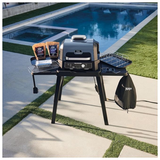 Ninja OG901EU Woodfire Pro Connect XL Barbecue Elettrico 7 in 1 Griglia Affumicatore Friggitrice ad Aria 1700W App Wi-Fi IPX4 colore Nero