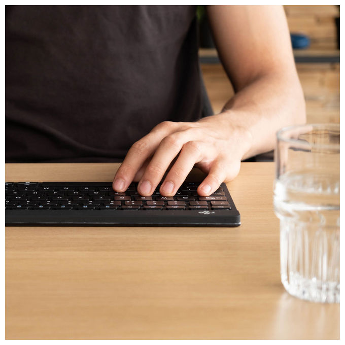 R-Go Tools, Tastiera Ergonomica Compact Break, QWERTY Italiano, USB Nera