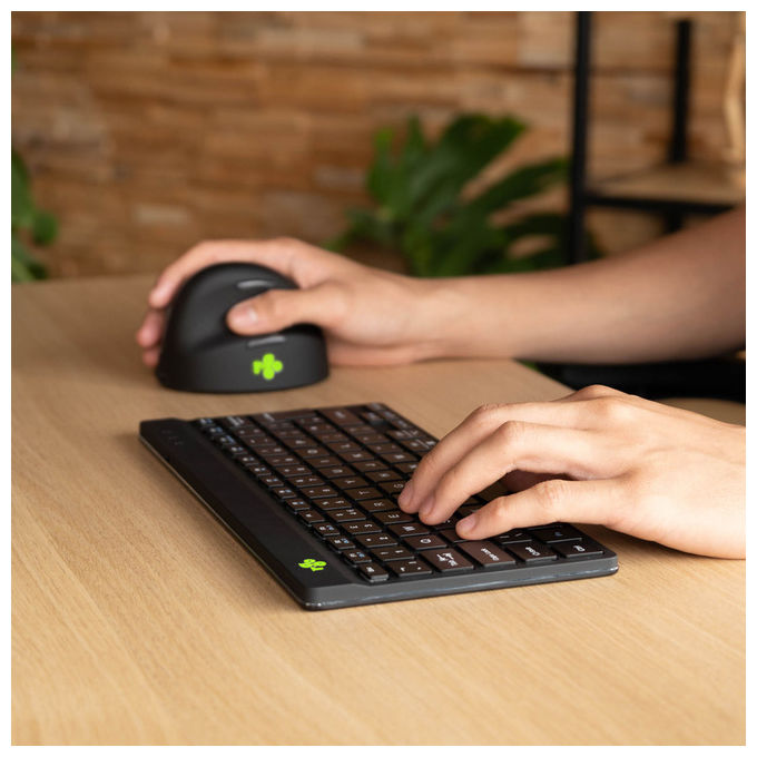 R-Go Tools, Tastiera Ergonomica Compact Break, QWERTY Italiano, USB Nera
