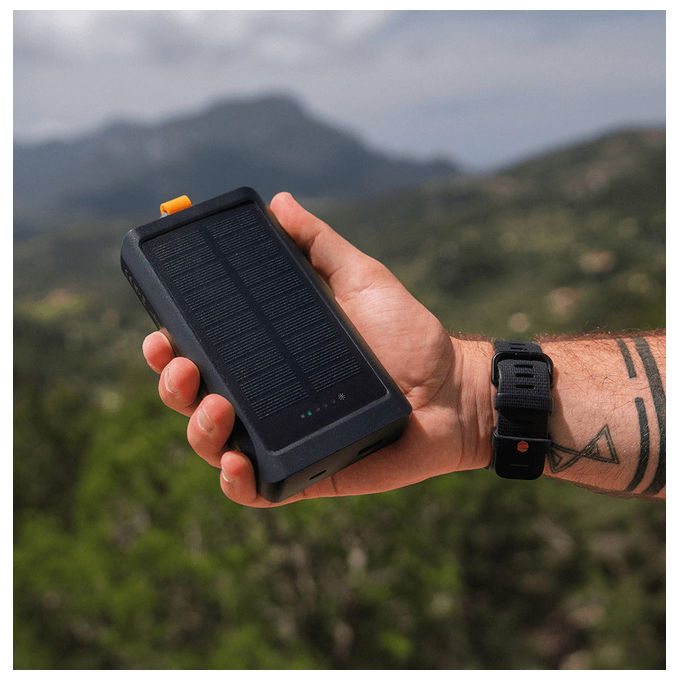 Xtorm XG2S101 Go2 Power Bank Solare 10000mAh 15W FastCharge USB-C USB-A con Torcia e Moschettone colore Nero